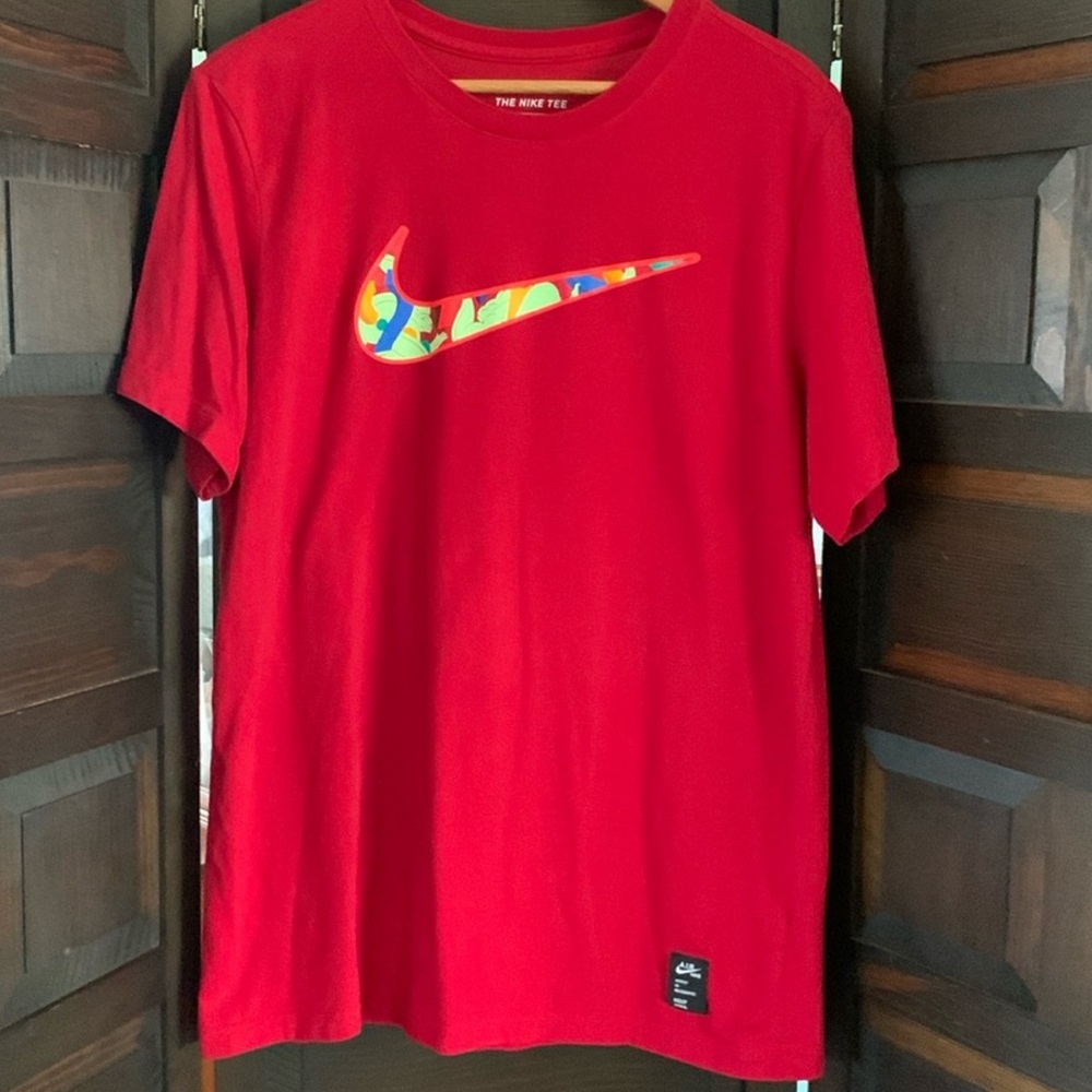 Nike Air Artist Collection - large dri-fit red tee shirt - short sleeve - Picture 9 of 9